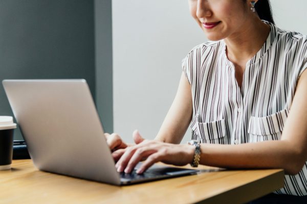 Banner - Adult woman on laptop 2